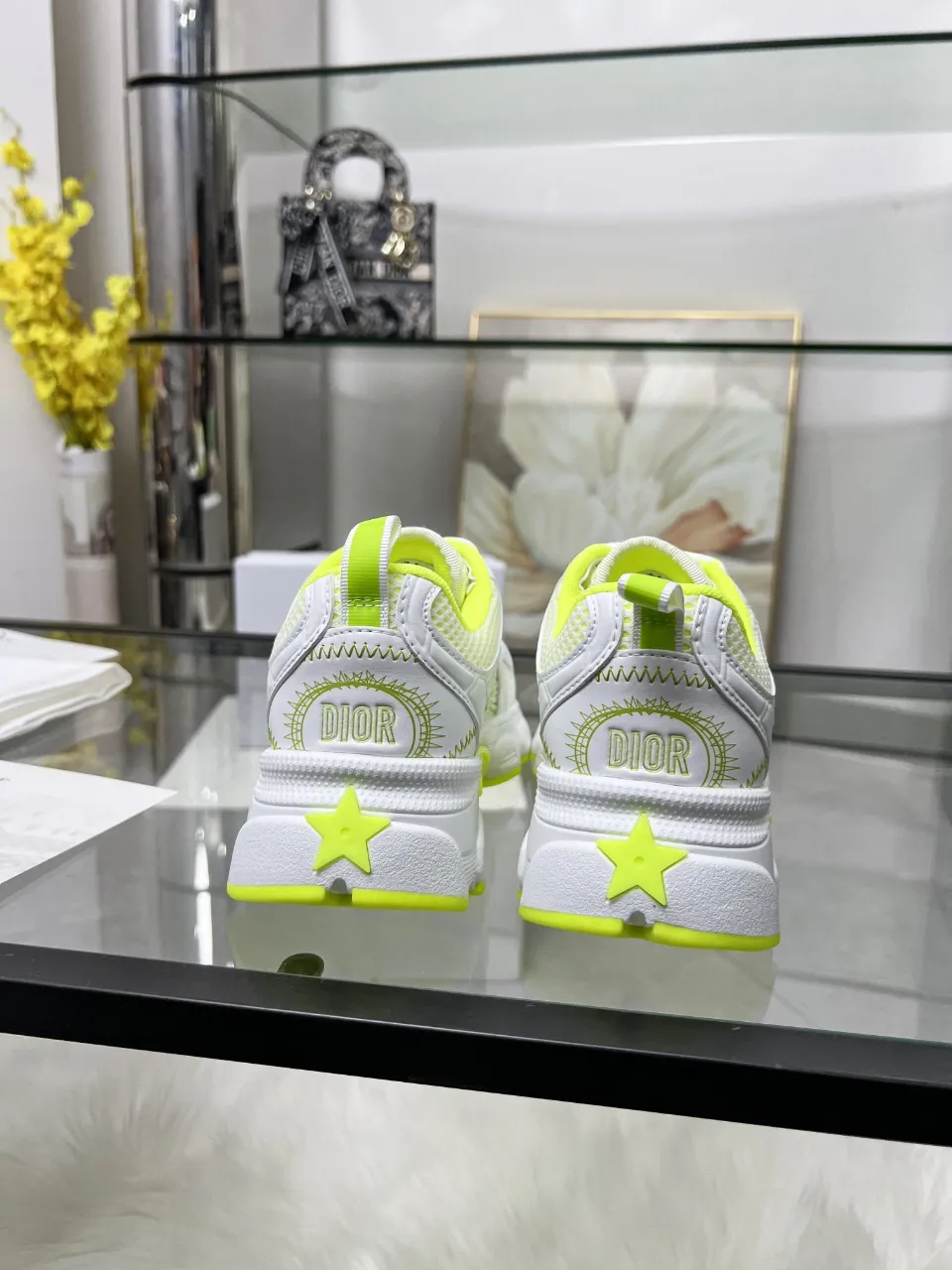 P560🐮🐮The official website of Dijia's new colors has been updated simultaneously [Celebration] This Dior Vibe sneaker incorporates Dior's high-end spirit and reinterprets classic running shoes. White mesh fabric features an Oblique print and is paired with laminated leather-effect panels in gold and silver tones for a contrasting look. It is further embellished with classic details such as 3D effect details, the lucky star symbol on the rear, and the logo on the tongue and rear pull tab. The lightweight sole is embellished with gray stars, complementing a variety of casual or elegant pieces for a modern look. Size: Women’s size 35-41 (35/42 can be customized) Men’s size 40-46 (39/46 can be customized)
